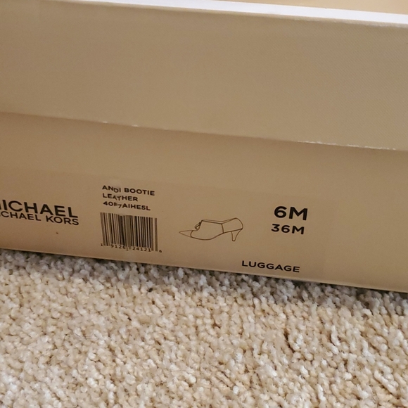 Michael Kors booties - Picture 7 of 7